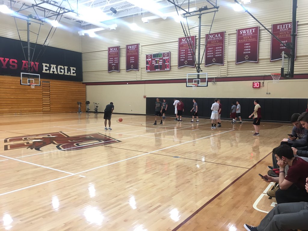 Twan21_'s tweet photo. Close game here.. Tied at at 72. Double OT.. #9 ranked Boston college vs unranked Miami #ManagerAction @JayBilas https://t.co/Vt9CpWPf0S