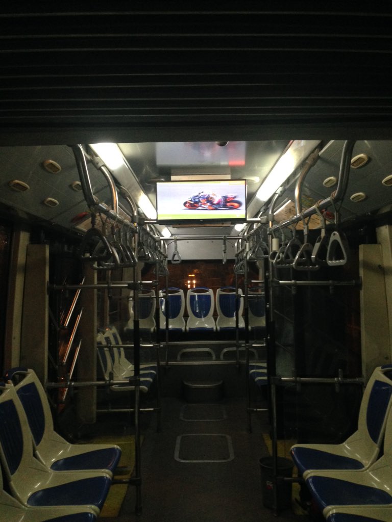 crossbottom_9's tweet photo. Howdy temans,bbrp transjakarta saat ini sudah dilengkapi tv lho #ayonaikbiskota#beraniberubah#biskota#cb_naikbiskota https://t.co/IpGD6zzylL
