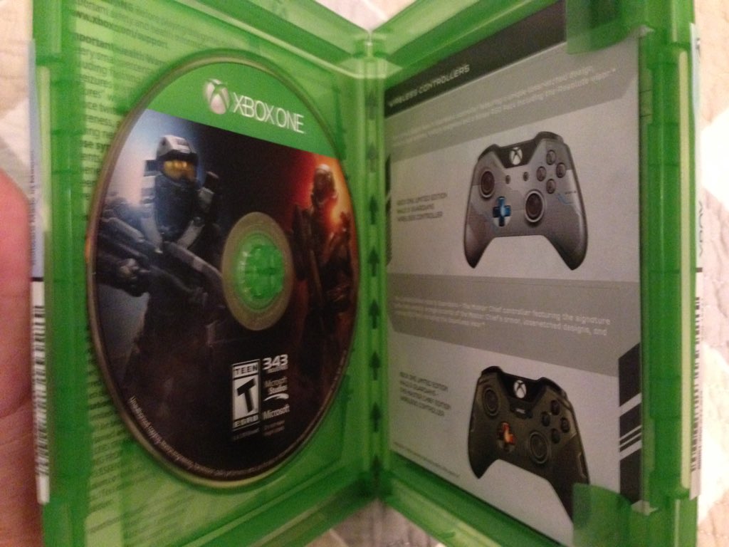 SteaIthless's tweet photo. Selling Halo 5, Like New, Free Shipping, $38 https://t.co/WuxfZEV2UJ