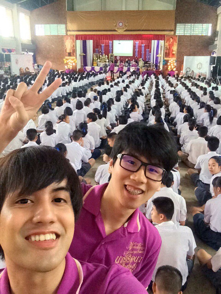 CCSQ_Band's tweet photo. สวัสดีครับบ โรงเรียนบ้านนาคูพัฒนาฯ
วันนี้มากับ #bualoyteamwork เช่นเคย
เห็นกัปตันกับพัดลมอยู่หน้าเวทีไหม555
#ccsq https://t.co/REtHJ6LS2U