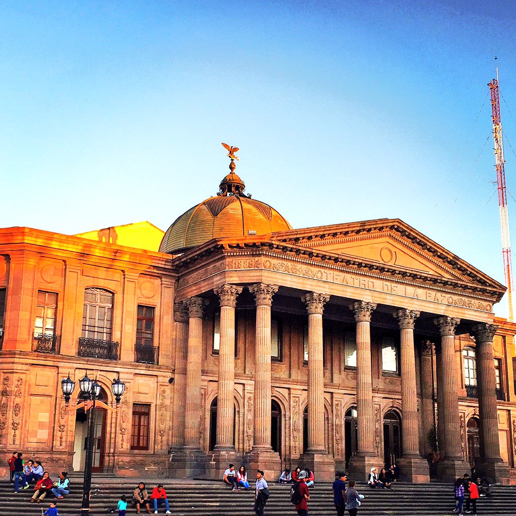 MiguelConde75's tweet photo. El majestuoso Teatro de La Paz en #SanLuisPotosí construido durante el Porfiriato de estilo neoclásico #slp #México https://t.co/xzAESoPyxE