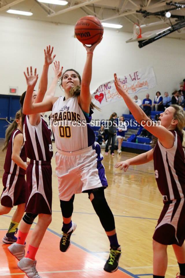 UCPrepShowcase's tweet photo. 2019 PF @harli_smith has 17pts 4 rbs in L @ Cent Mag #getinearly #futurestarnow #girlsgotgame https://t.co/4vT3uHkUu8