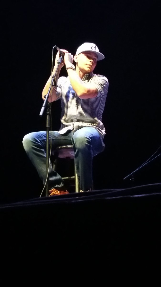 _FreeYourself17's tweet photo. Front row at last Friday nights concert @kanebrown only went for him.. https://t.co/Y02xGG6TZ7