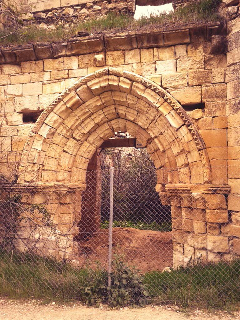 sandritism's tweet photo. #MonasteriodeBonaval #Retiendas #Guadalajara #Fitur2016 Se usa como reclamo,sufre abandono x parte d las autoridades https://t.co/256AAWVCOM