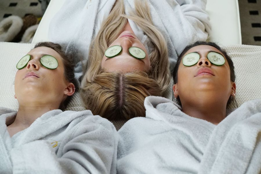 _PLL_Lovers_'s tweet image. #PLL #PLLSeAson6B Imágenes promocionales del capítulo 6x13 de #PrettyLittleLiars, titulado "The gloves are on":