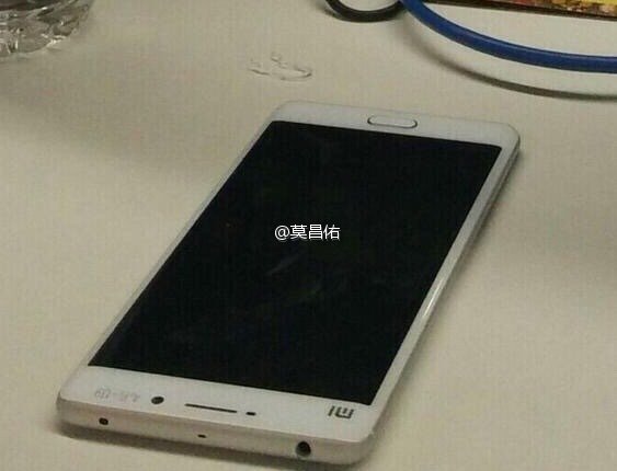 g_for_games's tweet photo. New interesting #xiaomi Mi5 leaks (hands on pic and benchmark) => https://t.co/NUrBDywDC8 https://t.co/ZwElzatPNg