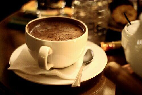 مااجمل ان تبقى القلوب على العهد حتى وان طالت المسافات #صباحكم_ عسل # 🔕 💭