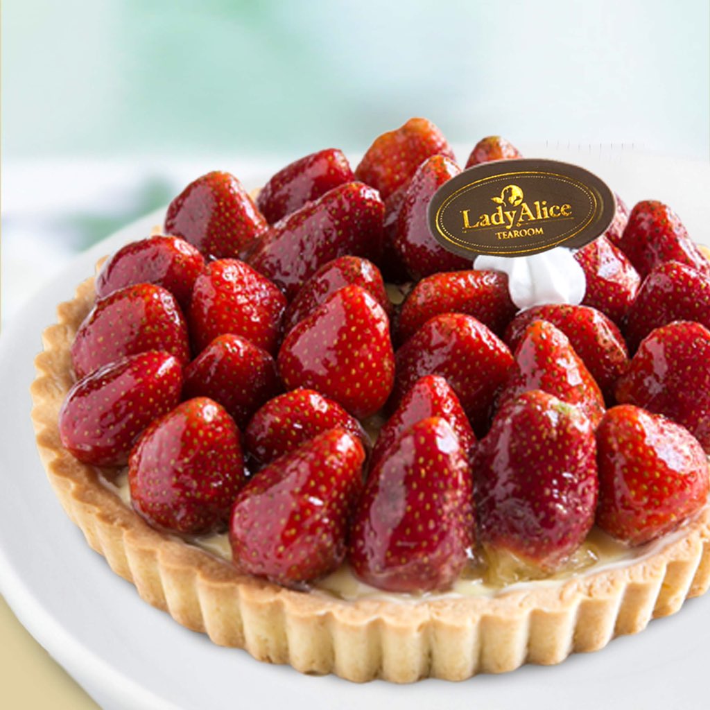 tearoomalice's tweet photo. It's lunch hour, lets have a slice of fruit tart for dessert!  #dessert https://t.co/qmwvaUqNET