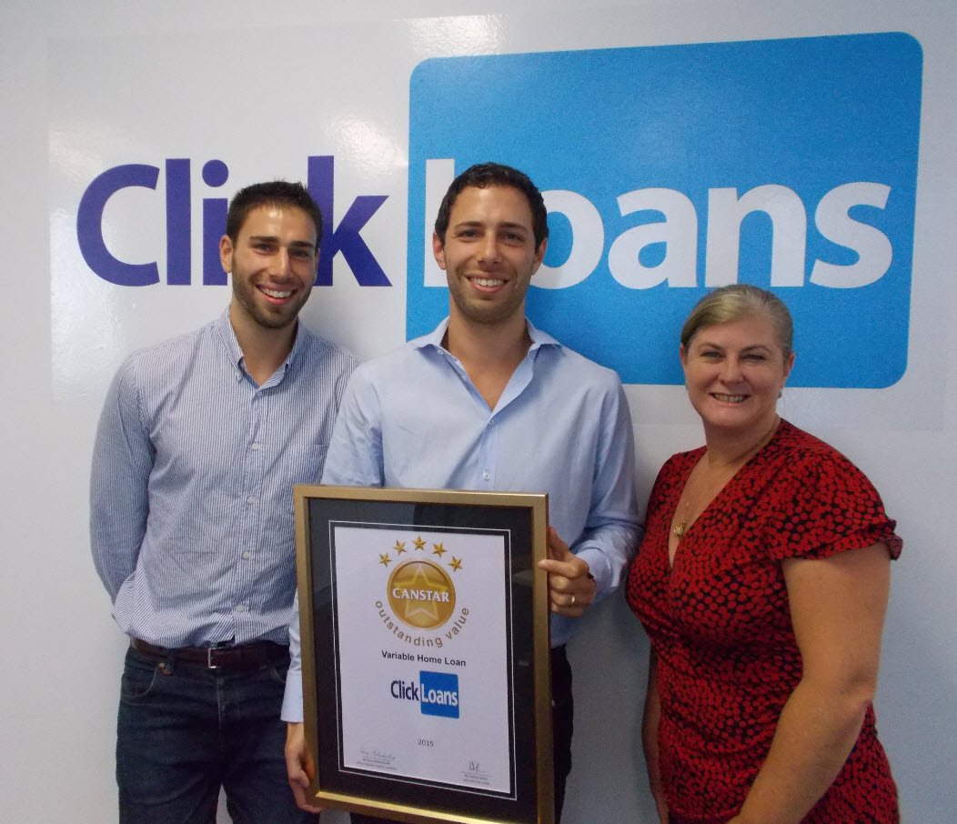 ClickLoans_Au's tweet photo. Canstar's Jenny Pringle awarding Click Loans MD David Hyman &amp; Manager Sam Hyman our 5 star product rating @CANSTAR https://t.co/VM8XpHIIYQ
