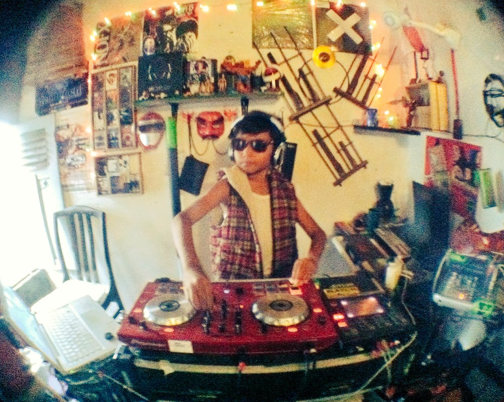 spin_dub's tweet photo. #djmaliq #djkids rehearsal at #voltanoisestudio #achoxvolta https://t.co/T3Zu9VYyim