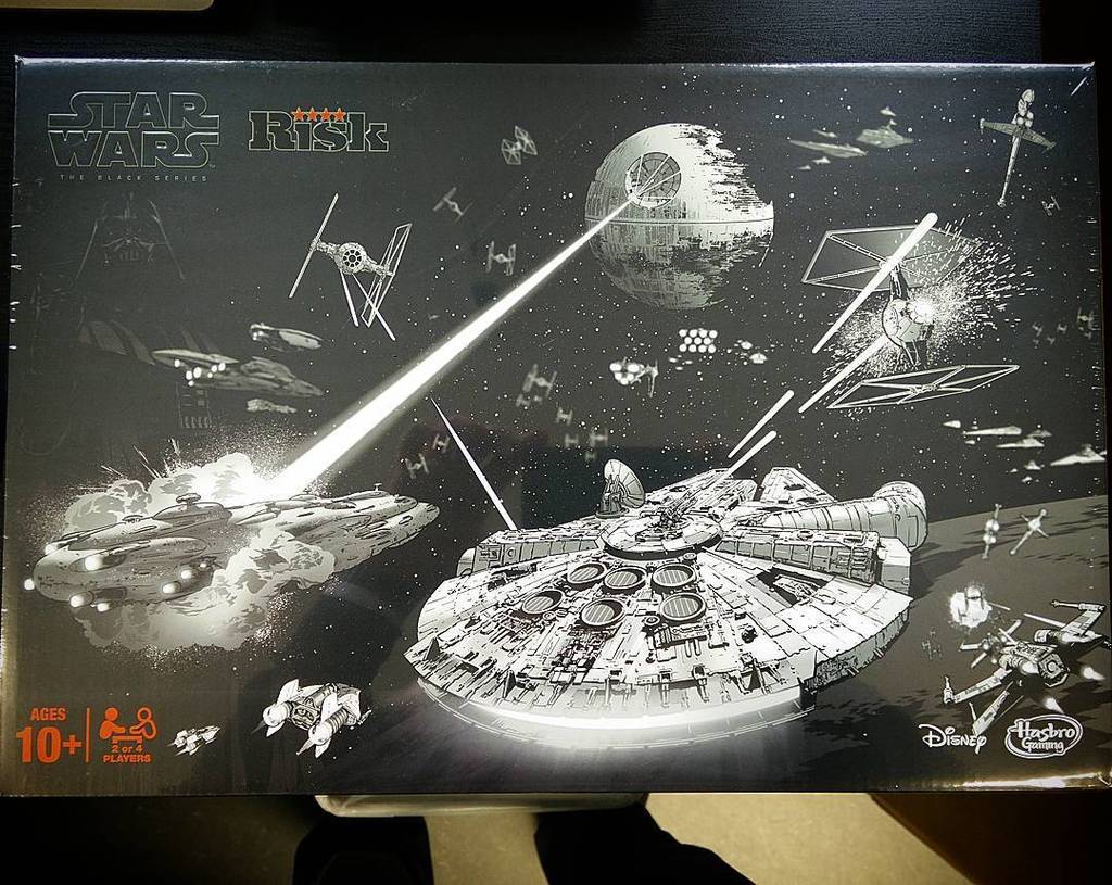 jhuylebroeck's tweet photo. Niet leverbaar in België, dus maar netjes geïmporteerd! #StarWarsRisk #BlackBoxEdition https://t.co/vHqusF5lfk