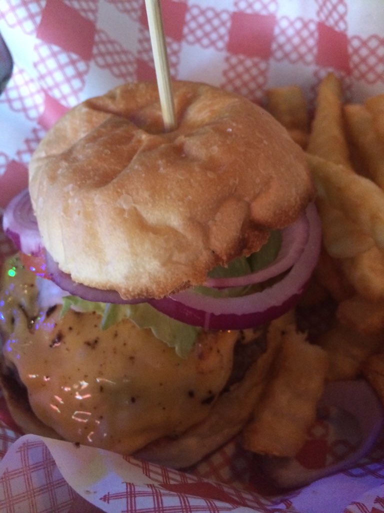 So we ended up #surlys <a href="/MySurryHills/">@SurryHills-Sydney</a> instead, not disappointed #Burgers