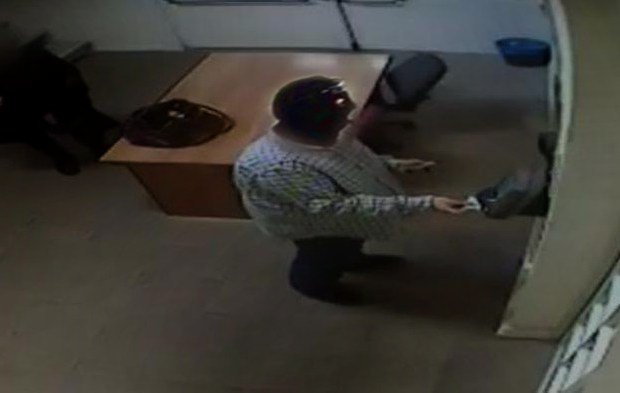 #ultimora Timbra il cartellino e poi va a farsi esplodere. Funzionario jihadista rischia il licenziamento. #ISIS