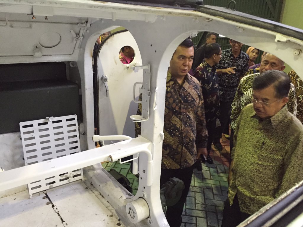 husainabdullah1's tweet photo. @Pak_JK perintahkan Pindad mengumpul anak2 muda kreatif bersama sama merancang mobil tank https://t.co/KKQ5pjgSlJ