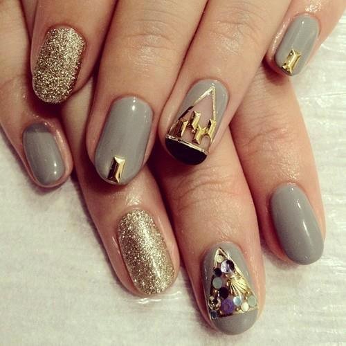#manicure with golden glitter