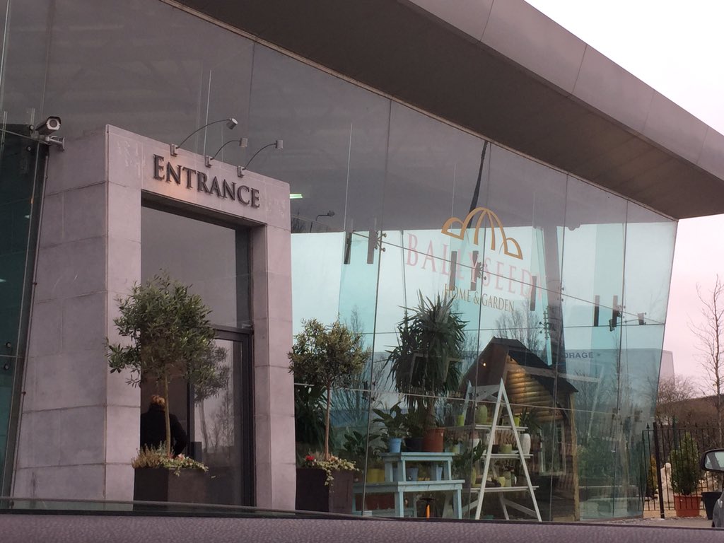 triurarturas's tweet photo. @BadgerAndDodo @BallyseedyGardn in fairness, ye do a mean take away flat white! Always worth pulling in https://t.co/2mfyoqKxPV