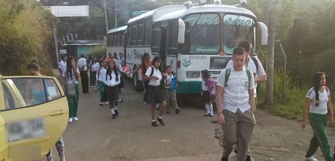 Educacion_Cali's tweet photo. Listas las rutas de transporte para trasladar estudiantes reubicados de cobertura educativa https://t.co/Ijx3AfUYFB https://t.co/K9B7SHCeem