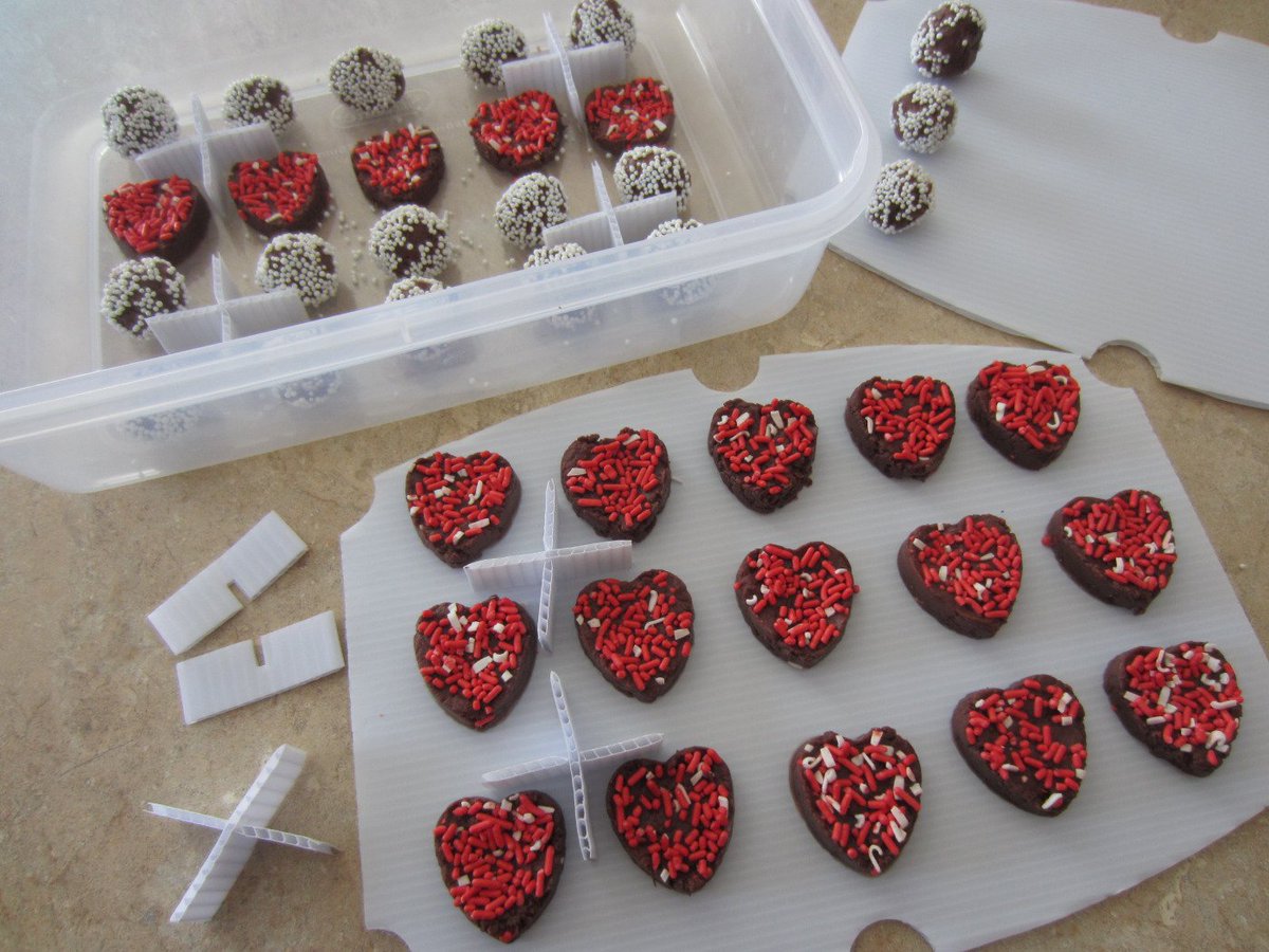 SweetStackers's tweet image. Surprise the special people in your life with homemade chocolate truffles - Pin It!  pinterest.com/pin/4269976084…