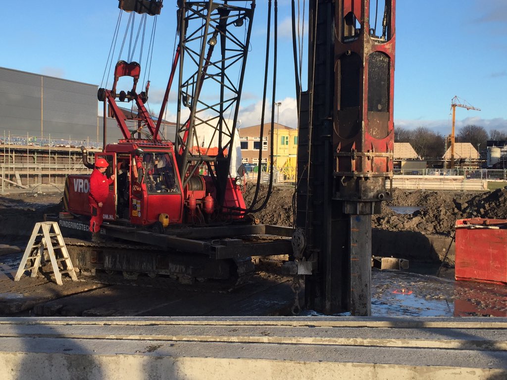 Weth. <a href="/VanCarolienv/">carolien van diemen</a> Diemen slaat 1e paal volgende fase De Wende Heerhugowaard. Veel enthousiaste kopers! @bpd_nl_nw