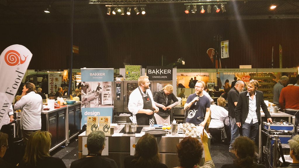 Er wordt heerlijk gekookt door Willem van <a href="/Eindeloos17/">Restaurant Eindeloos</a> op het #Foodplein van de <a href="/Biobeurs/">Biokennisweek</a> #ambacht #bio