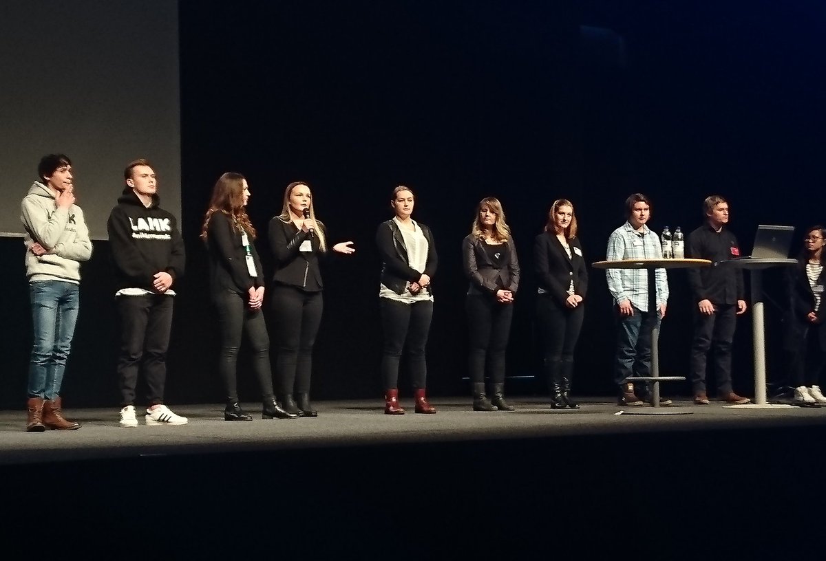 DuuniExpo's tweet photo. NY start up yritykset esittelyssä lavalla! #DuuniExpo https://t.co/vG2CxKRTos