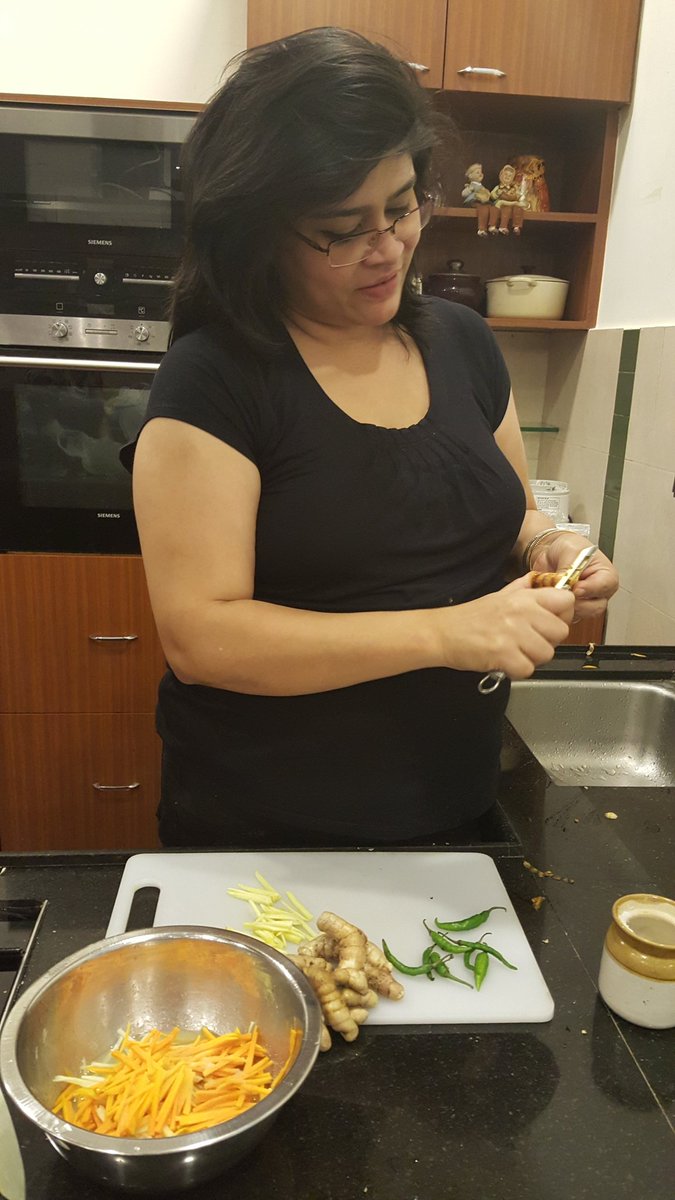 APBCookStudio's tweet photo. #Day8 @RushinaMG brought #winter spices; fresh turmeric & mango ginger for pickling. #RushinaInTheKitchen. #waiting https://t.co/Gy3PPn1UHH