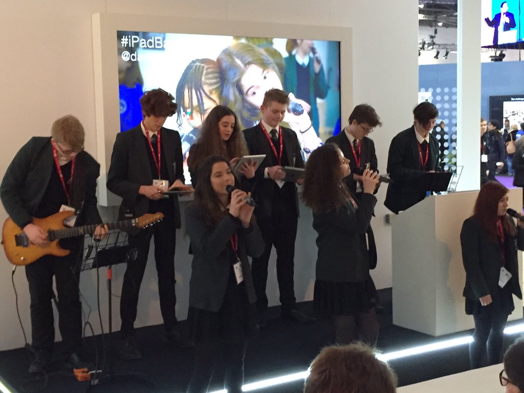deepexperience1's tweet photo. #IPadband in action! C180 #BETT2016 https://t.co/rKsczJAOpR