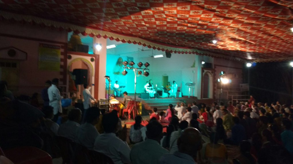 ArtofLiving's tweet photo. In Pune 800 people joined #OneWorldMeditation with Gurudev @SriSri on 17th Jan, followed by Gurupuja & Satsang. https://t.co/mKDZJBeEwk