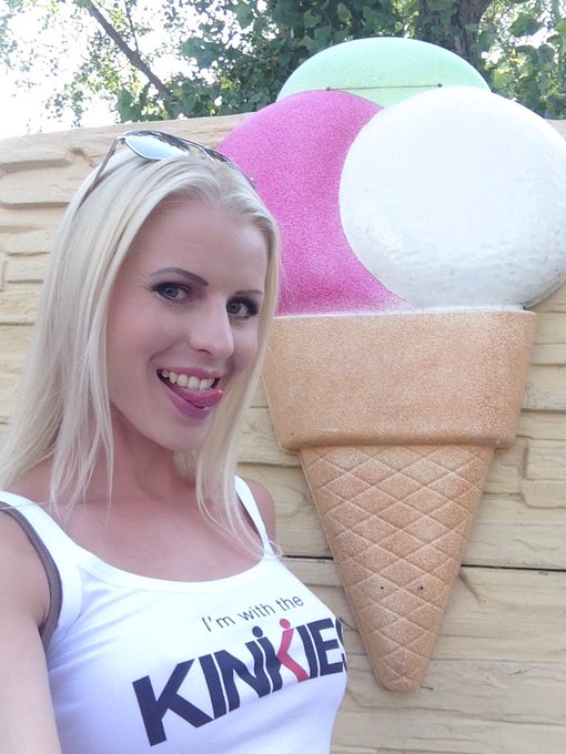 Hey, I have taste for icecream! What now? It is still winter!!! @thekinkies https://t.co/kfKGKddeyr<a href="/tag/mydadshotgirlfriend"class="tags"><span>#mydadshotgirlfriend</span></a>