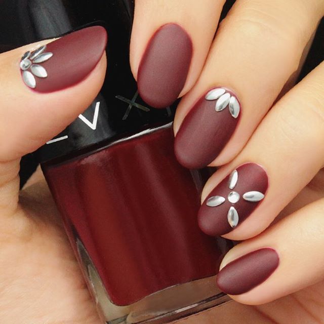 Matte #manicure #nailart in red