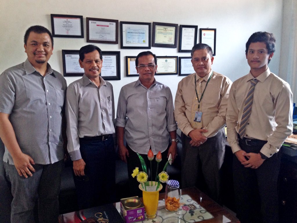 LintasAngkasaTC's tweet image. CEO Lintas Angkasa TC silaturahim ke Kepsek &amp;amp; Wakasek SMK Sandy Putra Medan terkait Anniv ke 13 &amp;amp; Sospres LA. #LAaja