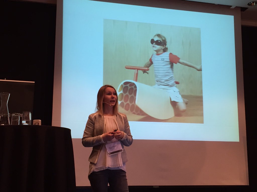 AnnaAari's tweet photo. #assistentti16 -äärimmäisen #inspiroiva yrityspuheenvuoro @VincitOy @JohannaPystynen - #tunnista #unelmat #vahvuudet https://t.co/Zegc3giLFQ