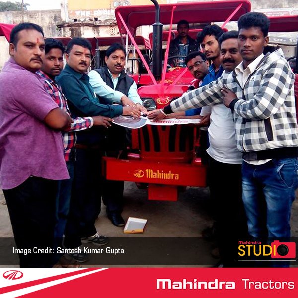 TractorMahindra's tweet photo. The photograph captures the pride experienced on becoming the owner of a Mahindra Tractor! #MahindraStudio https://t.co/6ebC4C6rgm