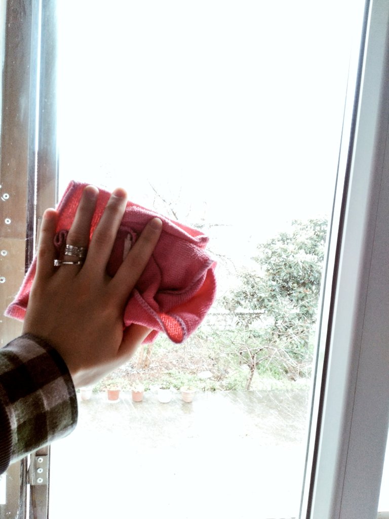 "Kar Yağarken Neden Instagirl Olamadım?" kitabım çıkmıştır.