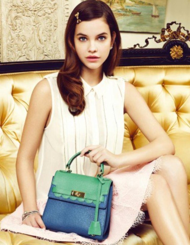 #OpenRP
I'm waiting for my turn to check-in at a hotel before I go to a fancy restaurant. While waiting, you saw me.