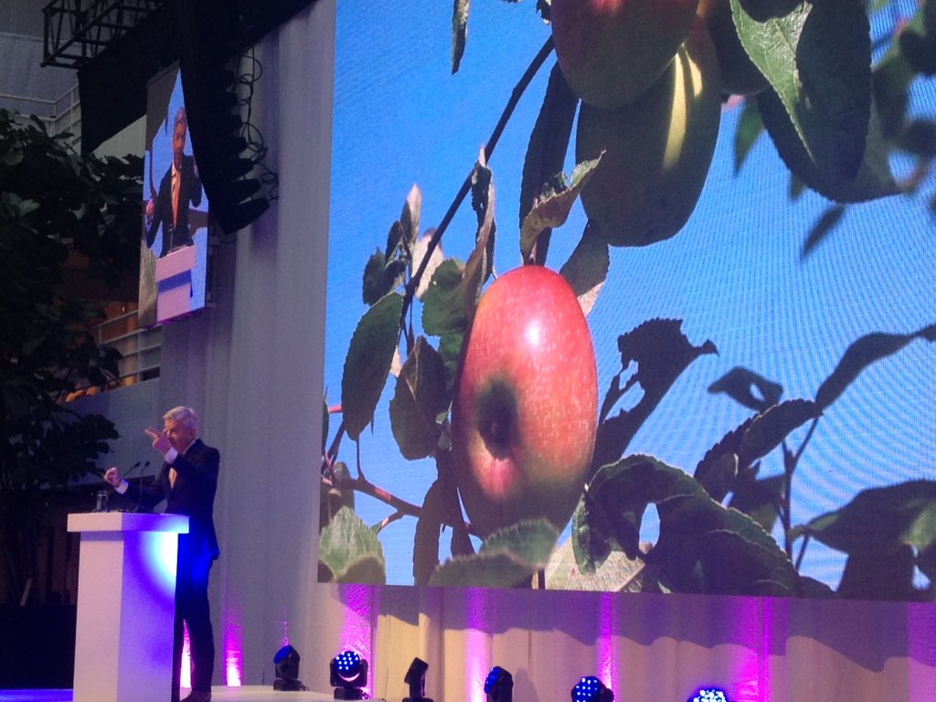 openstandaarden's tweet photo. @RonaldPlassterk op @ibcongres "NL in top 5 van open overheden. Maar we willen in top 3" https://t.co/EGYnTZmRv5