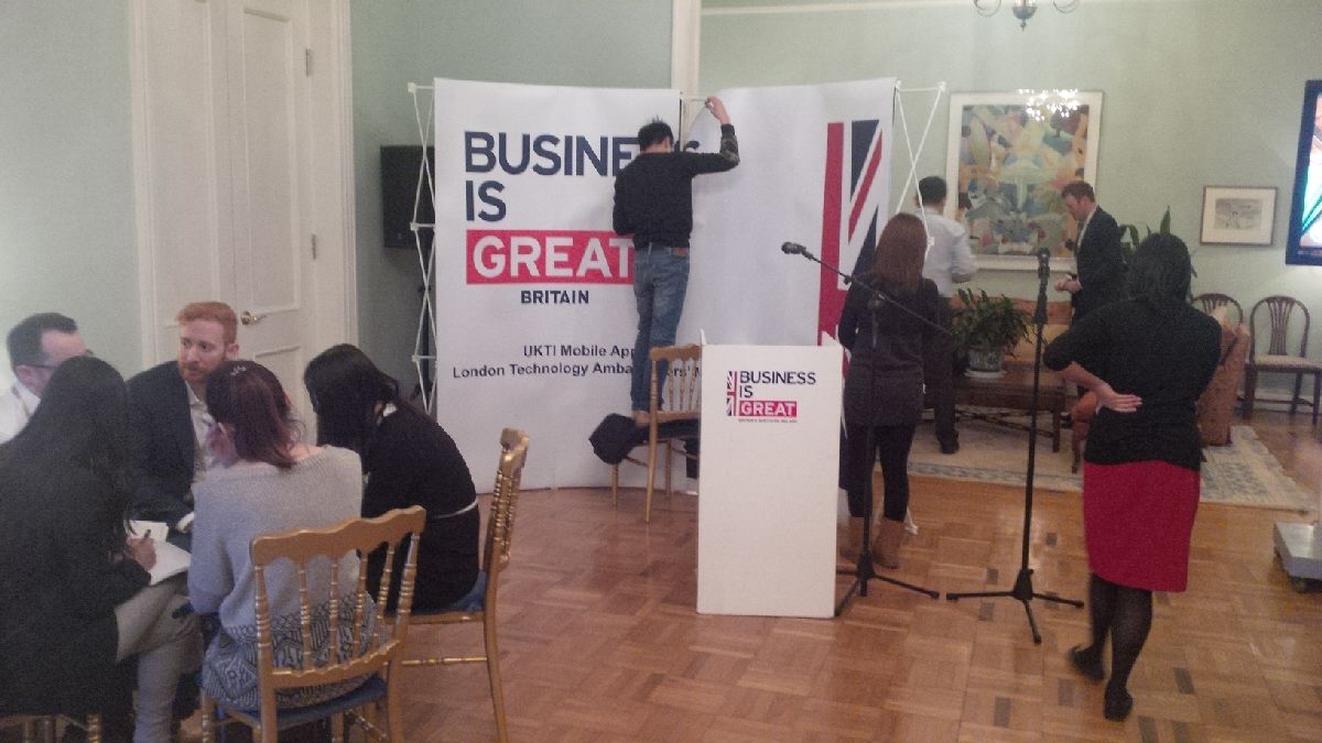tradegovuk_LSE's tweet photo. Preparing for a GREAT event at the Ambassadors residence in Beijing #UKTILdnCreative https://t.co/punJObRluz