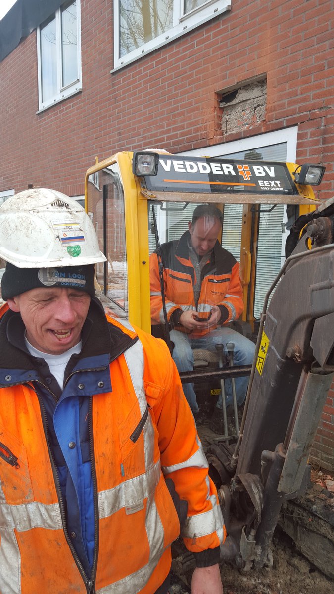 Ejo blij met zijn nieuwe thermolaarzen - met speciale levering door Jan!