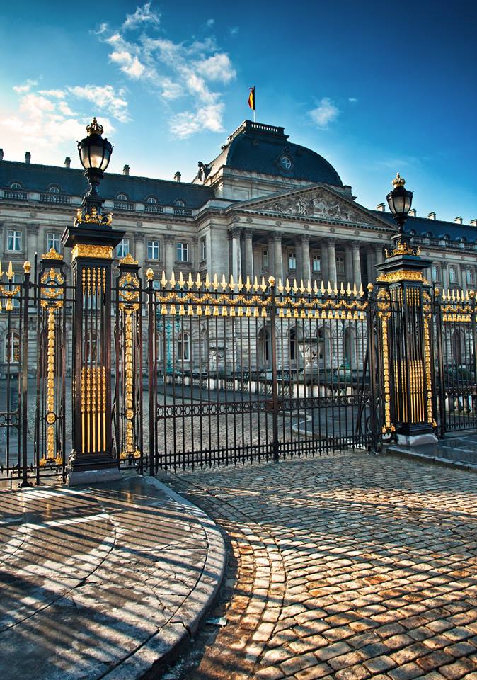 visitbrussels's tweet image. The #RoyalPalace of #Brussels after a light rain. Follow us for great photos of #Bruxelles instagram.com/visitbrussels/
