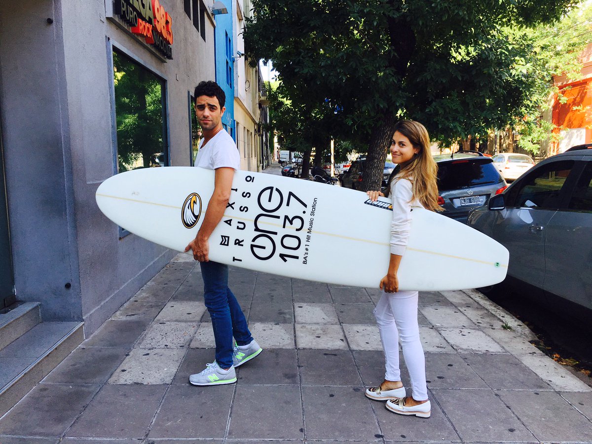 RadioOne1037's tweet photo. Subi tu foto haciendo “air surf” con el HT #MaxiSurfOne y ganate una tabla de surf de @maxitrusso y #One1037! https://t.co/gan8amymxW
