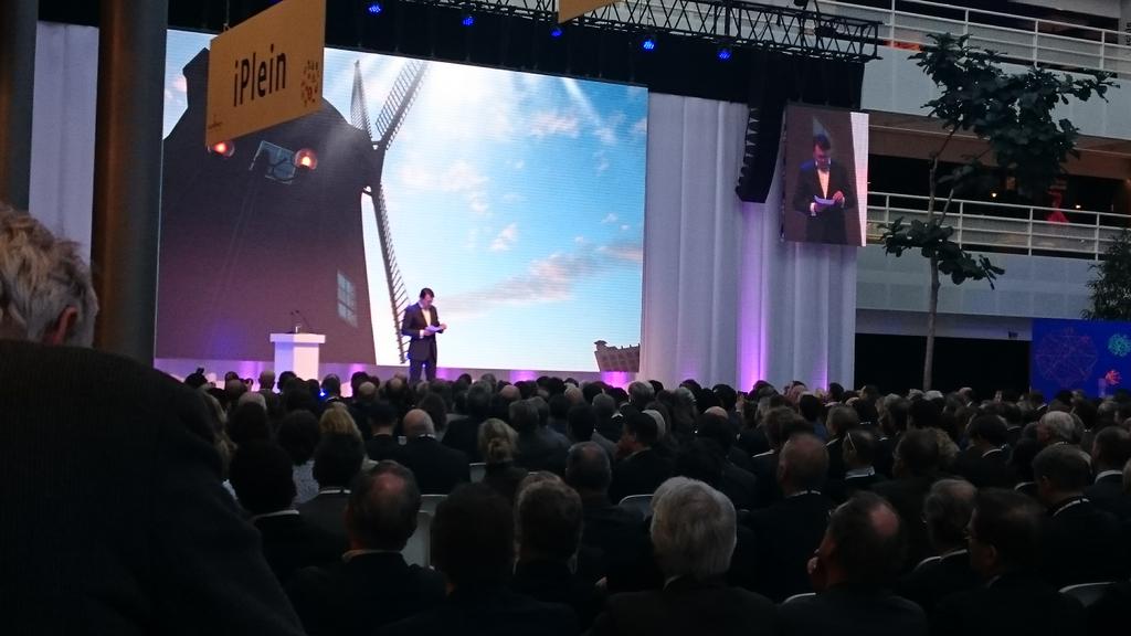 samir_lahiri's tweet photo. volle bak @ibcongres #ibc16
Lekker inspireren zo met #Tech, een 3dprinter en dat soort mooi spul ism @bartroorda https://t.co/8lRPYoe8Ry