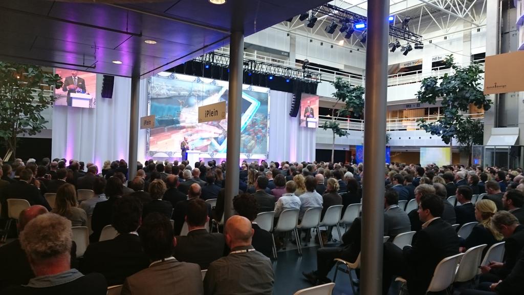 samir_lahiri's tweet photo. volle bak @ibcongres #ibc16
Lekker inspireren zo met #Tech, een 3dprinter en dat soort mooi spul ism @bartroorda https://t.co/8lRPYoe8Ry