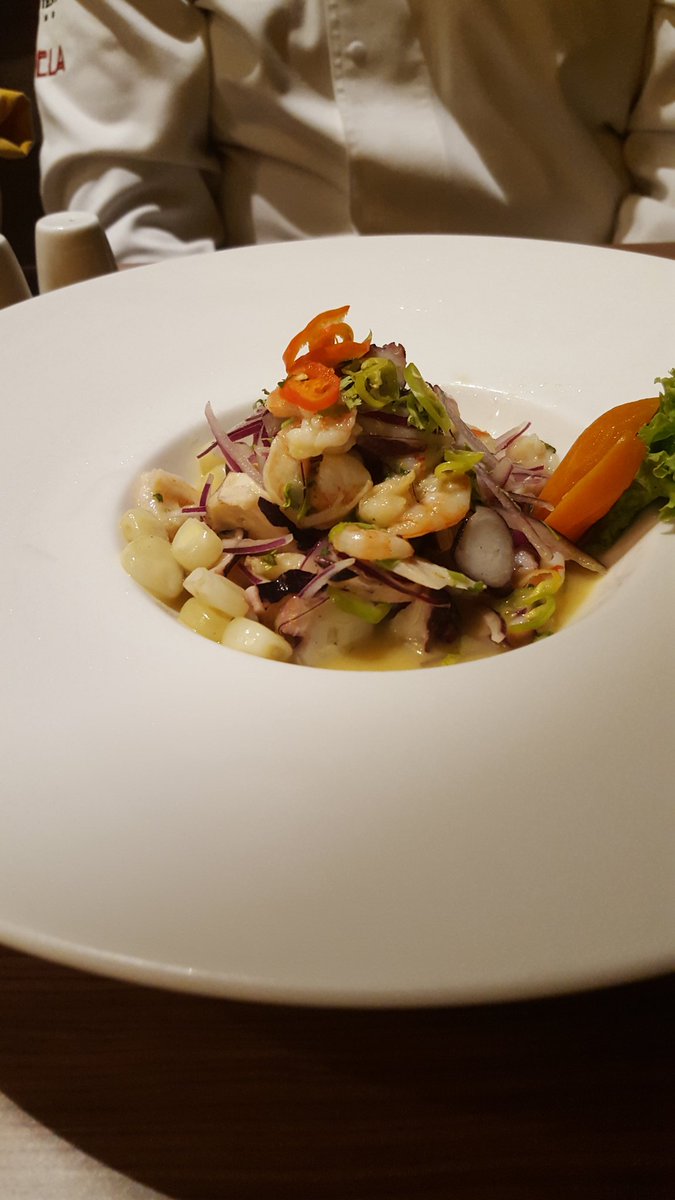 Pachifula's tweet photo. La otra entrada era un ceviche mixto. Otra delicia. Lástima que no pude beberme hasta la leche de tigre #Panaviera https://t.co/SPWCYew9Fh