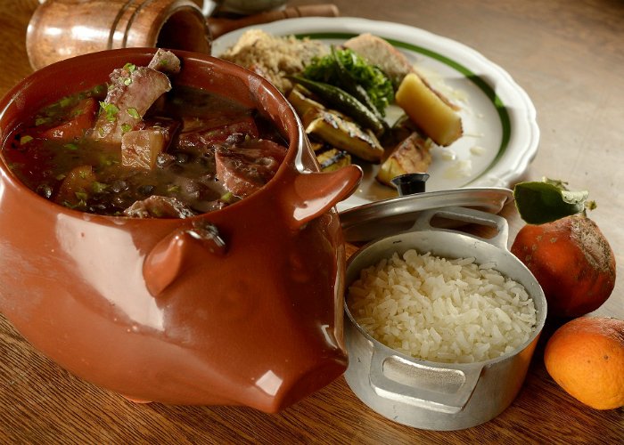 A dica hoje é a feijoada do Lambe Lambe, restaurante brasileiro gostoso e com bom preço goo.gl/irHh0C