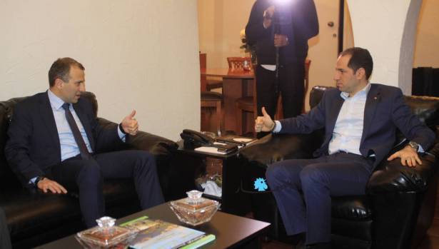 Annahar's tweet image. #Future Movement maintains support for #Franjieh&apos;s presidential bid
bit.ly/1WtVaXL
@AnnaharEn