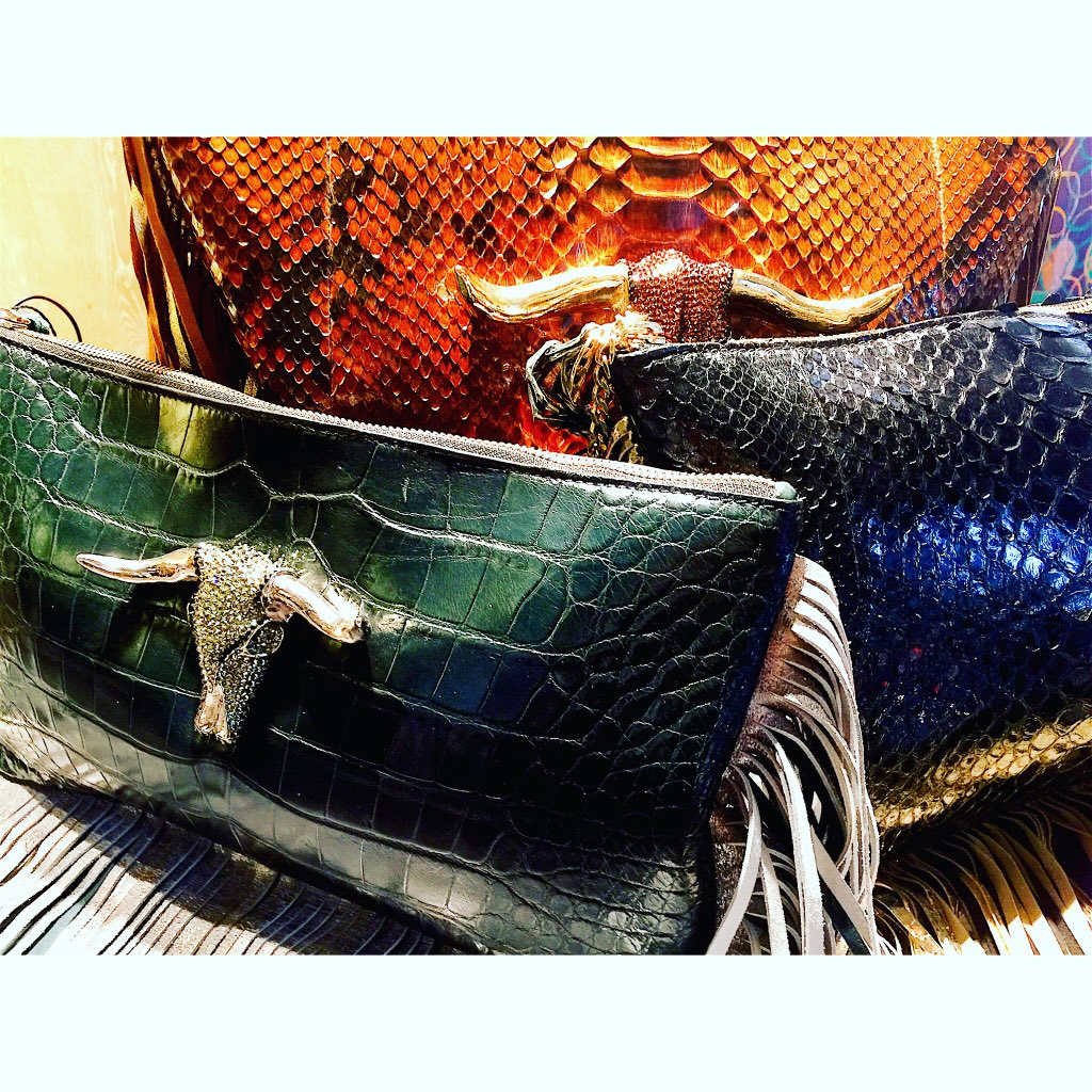 migi_sol's tweet photo. Qué tendrán estos #bolsos que me vuelven loca? #Capazonia #style #rockinchic https://t.co/BbmUgTkJ8J