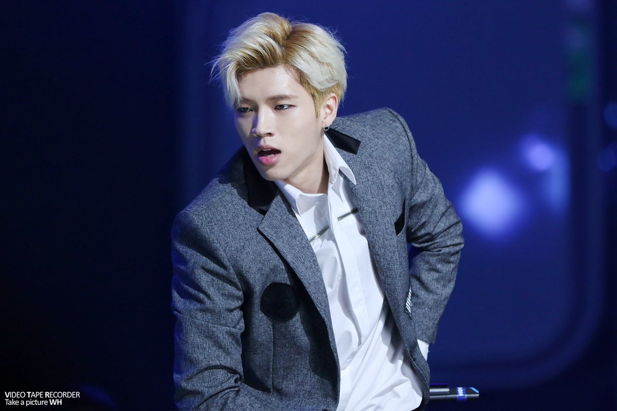 VTR_428208's tweet photo. 160101 우현♥ 이 좋은 걸 이제서야 올리다니! (게으름)
https://t.co/qPZ8REFG0x https://t.co/3ioH2rXZ5C https://t.co/gkQxF6bzG5
