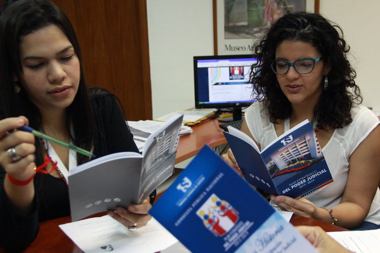 TSJconsulta's tweet photo. Todo el país participó en la Consulta del #PoderJudicial ¿Tu ya lo hiciste? https://t.co/gUZdXlDlVI ¡Hasta hoy! https://t.co/LBu8CKd5jH