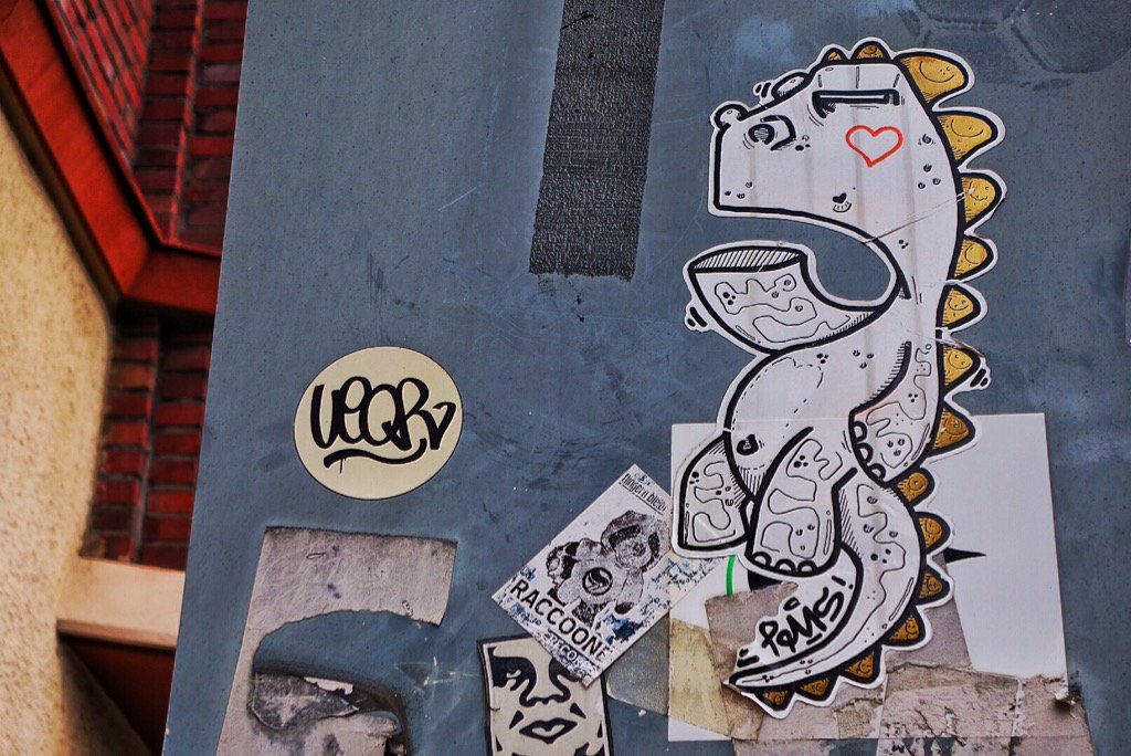 duesselchen's tweet photo. Und hier hätte ich noch einen "happy dino" für Sie.
#streetart #duesseldorf by #pqus https://t.co/B39EUiNf8q