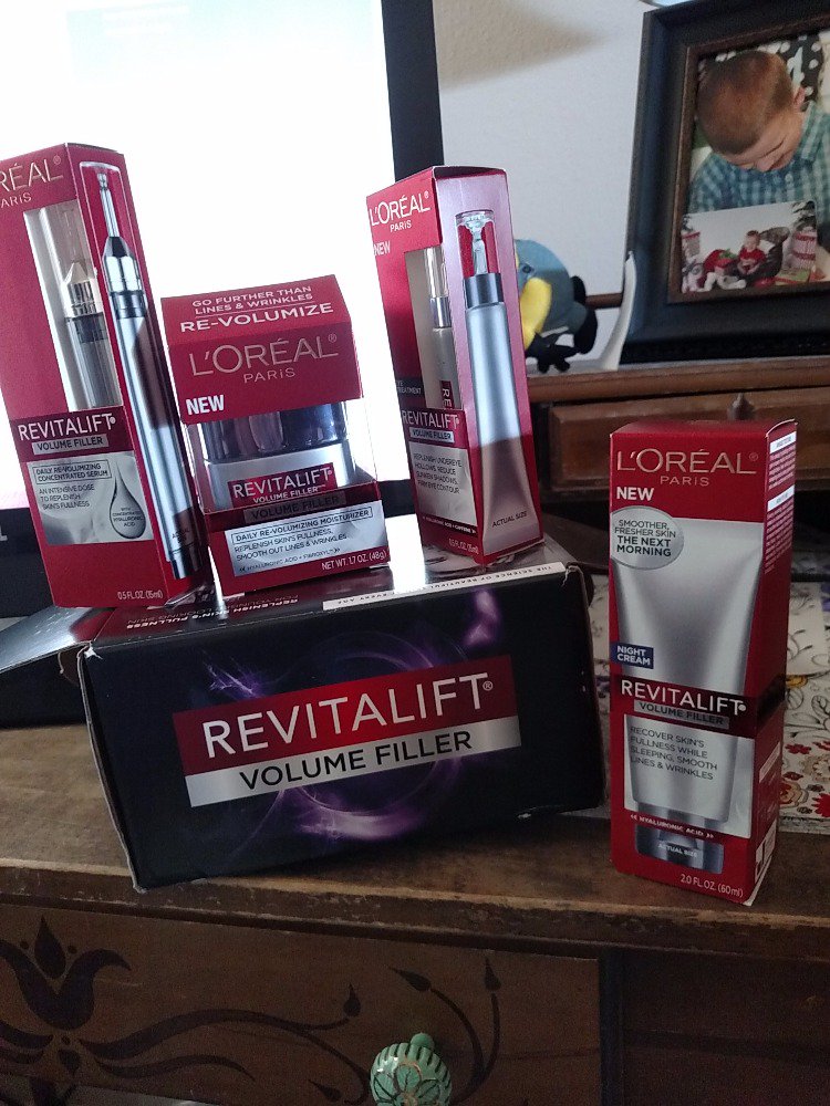 MindyHartzo's tweet photo. 😘 💜👓#voxbox @Influenster https://t.co/sshit0SZfO